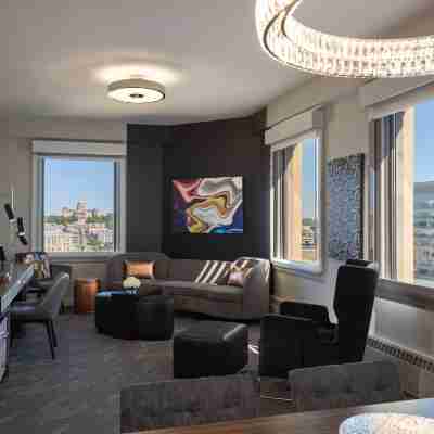 Renaissance des Moines Savery Hotel Rooms