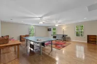 7 acre prvt estate, boat, pond, 16' Movie, Fishing Hotels in North Augusta