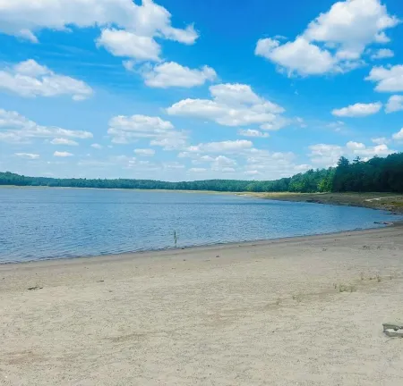 Charming Cottage with Jacuzzi, Fire Pit and Access to Nearby Lakes!