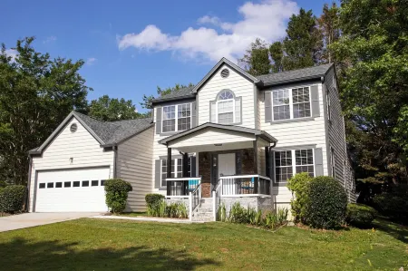 Home Away from Home! Johns Creek, 4Bd, Sleeps 8, Chef's Kitchen, Office, Garage!