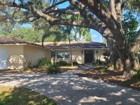 Heated pool & hottub, hanging swings, lanai, beach supplies - this is Sea la Vie