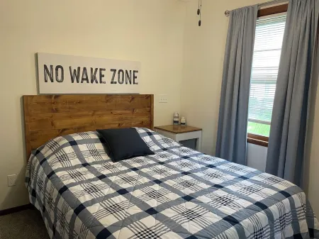 Eagle's Landing on the Rock River, Pontoon Available to Rent