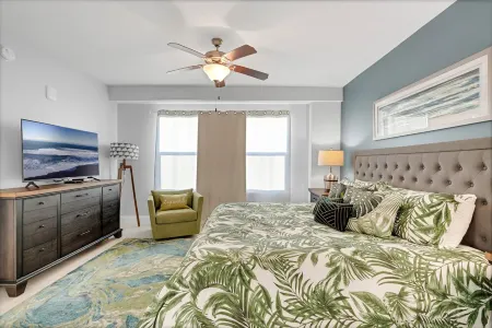 Professionally Decorated Luxury Oceanview Condo Отели рядом с достопримечательностью «Парк Ван Авеню»