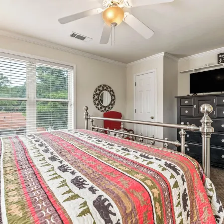Sleeping Bear Condo - Downtown Helen, GA