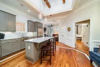 Luxury Historic 2BR/2BA Loft on North Main St Gvl