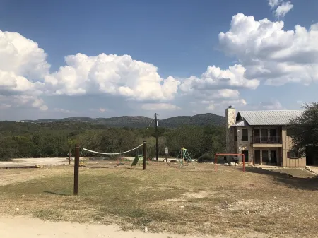 Garner State Park/Frio River Getaway in Concan!