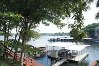 Relaxing 4 Bed-4 Bath w/ 3 King Beds, Sleeps 10, Private Dock & Slip Available!