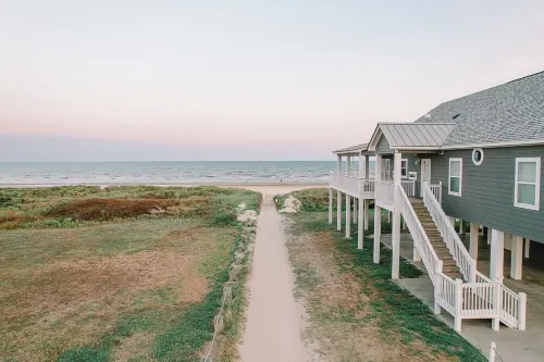 Private Beach Access, Hot Tub, Great Location, Golf Cart Onsite!