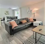 4BR,4 King Beds, 5 minute walk to Edgefield Mcmenamins, Pool Table, Full Kitchen