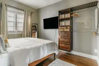 King Bed @ The MadiZEN. No Cleaning Fee! Central Midtown Location!