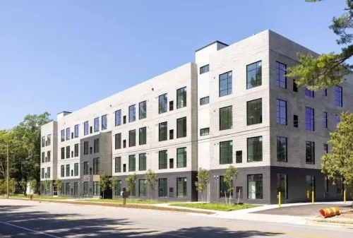 Cozy, Eclectic 1 BR Condo w/Rooftop Hot Tubs, Dog Friendly!