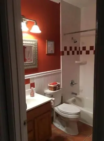 Charming cozy cottage downtown Petaluma