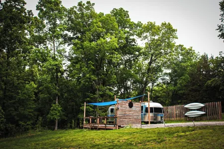 Escape to Nature: Lake of Egypt Airstream Stay with Hiking and Wineries Nearby