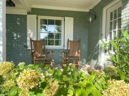 Garden Gate Cottage Downtown Franklin Unit B