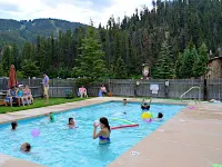 Family condo, walk to ski area, private fishing pond and playground Hotels in Red River