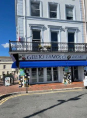 "The Quirky" Seafront Apartment