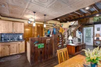 Enchanting Lake Texoma Cabin with Hot Tub