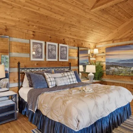 Romantic Hot Tub Cabin-King Bed • Private Porch • 10 Min Dollywood