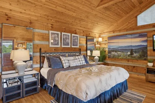 Romantic Hot Tub Cabin-King Bed • Private Porch • 10 Min Dollywood