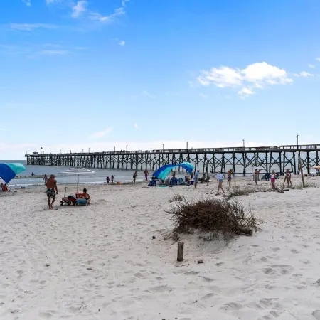 Scenic Caswell Beach! 3 Mins to Beach & Pool. Clean + Conveniently Located