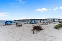Scenic Caswell Beach! 3 Mins to Beach & Pool. Clean + Conveniently Located