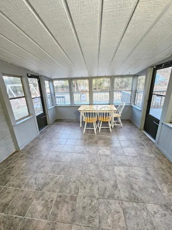 Huge 6-bedroom house with WiFi, fitness, Games and Comfort in Great Lake