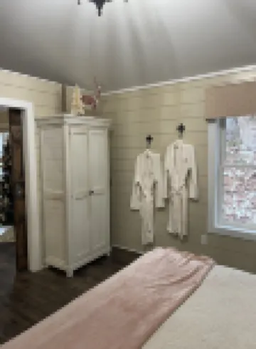 Peaceful cabin in our private woods, close to bike trail, winery, and lakes.