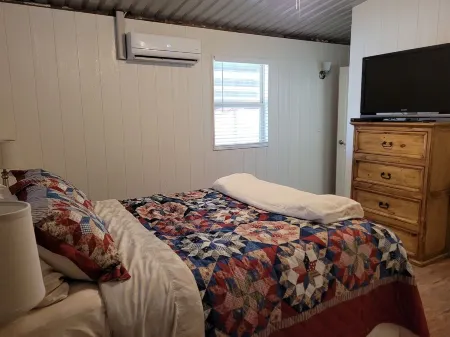 Terlingua Casita de Chiles Barndominium