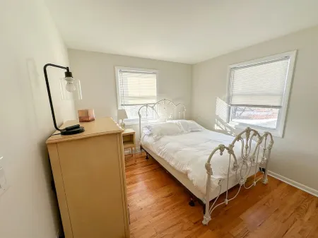 Stunning Lake Views! Country Side Retreat Отели в г. Спаффорд