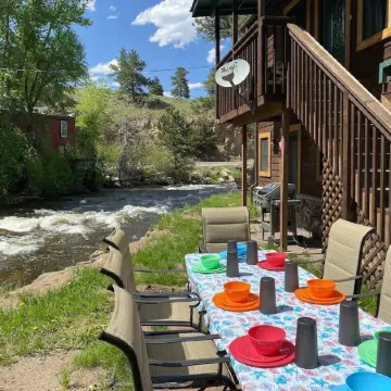 On The River, Hot Tub, Walk to Town #6002