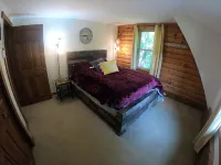 1/2 mile to EVL, Lake, HOT TUB, Pets welcome
