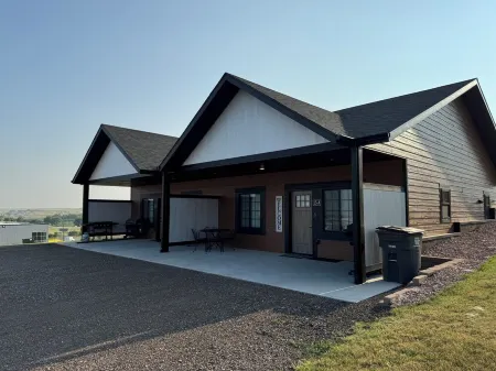 Stylish, Gateway to the Black Hills , 2-bedroom condo in awesome Hermosa!