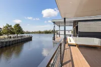 Amalfi - Stay Afloat on the Cape Fear River