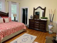 Bear House 1890, Workman Wing, Upgraded Detailed Amenities, Walk to Cafes, Shops