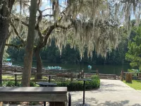 Cozy Chalet- walk to Rainbow River