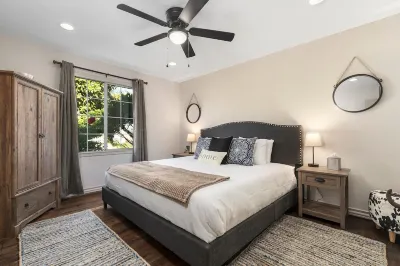 Wlk2dtown, Kng bds, WrkSpace, WiFi, FPit, Dogs 파소 로블레스 에번트 센터 주변 호텔