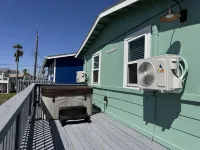 Comfy Coastal Cottage Three