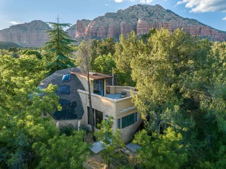 Beautiful Unique home with yoga/meditation studio!