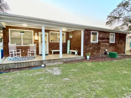 Coastal Cottage on the Water with Dock