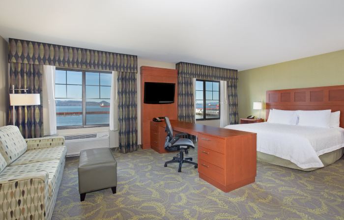 Hampton Inn & Suites Astoria
