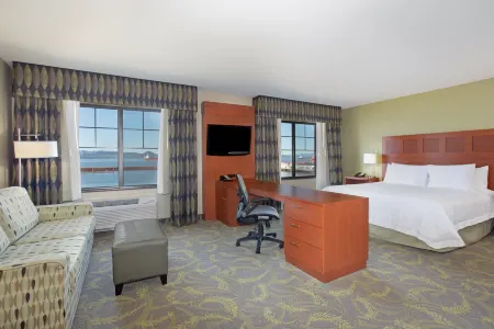 Hampton Inn & Suites Astoria Отели в г. Астория