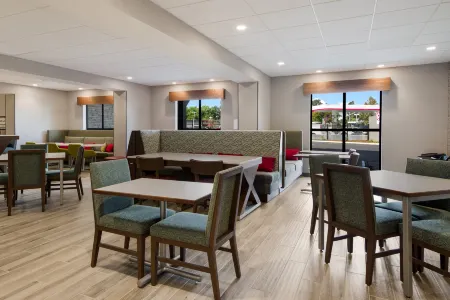 Hampton Inn by Hilton Concord Отели в г. Конкорд