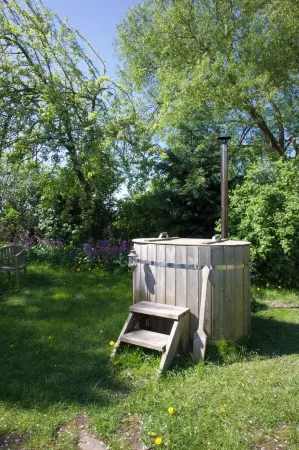 Autarker Schäferwagen mit Kamin Ganzjährig Nutzbar Отели в г. Даргун