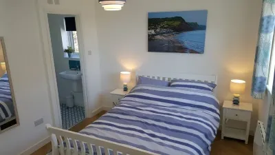 Fabulous Sidmouth apartment with sea peeps