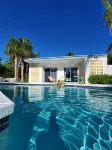 21 PALMS off of El Paseo - Private Pools