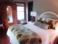 Private, Waterfront, Ultra-clean, Pet friendly, Kayaks, Canoe, Firepit, more!