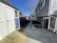 Gorgeous 4 bedroom/2 baths, 1/10 mile to the beach, outdoor patio with firepit 丹尼斯港住宿飯店