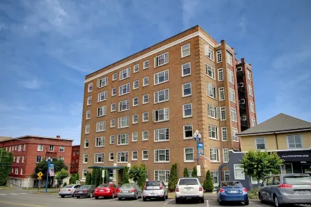 Historic Stadium Area Vacation Rentals!