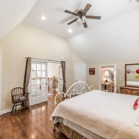 Smith Lake ,Off I65,Sleeps 25, Rocket Fiber Internet!  Deep Water, Pets Ok.