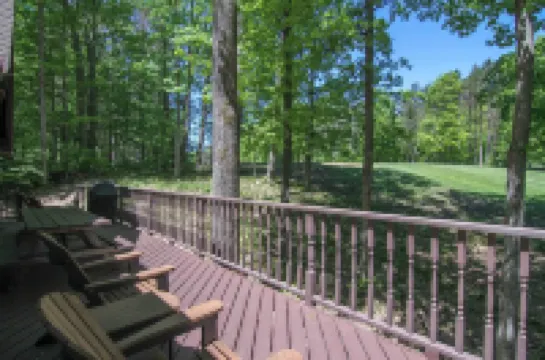 Chalet Crystal Mountain - 6 Bedroom - 3 Bath Log Cabin